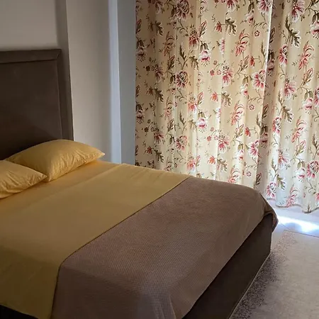 Contact 2 Apartmán Tirana