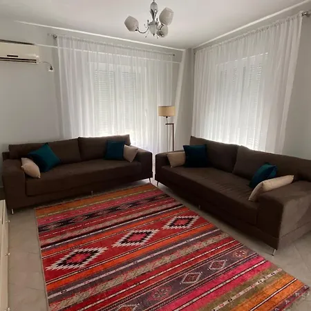 Contact 2 Apartmán Tirana